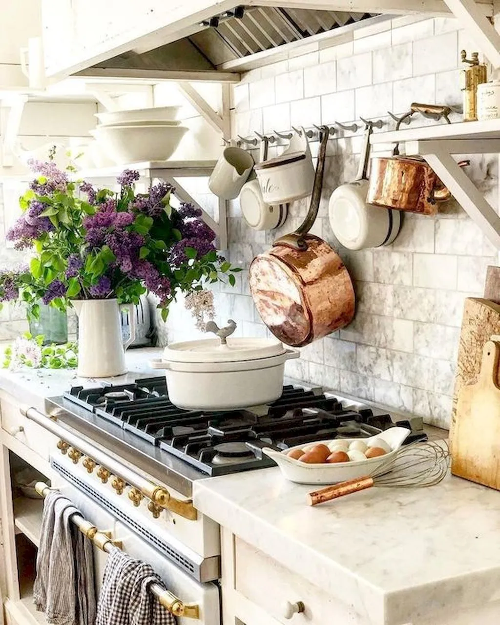 /img/11988-french-country-kitchen-lighting.webp