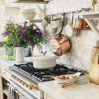 /img/11988-french-country-kitchen-lighting.webp