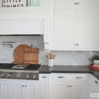 /img/12012-summer-kitchen-decor-8.webp