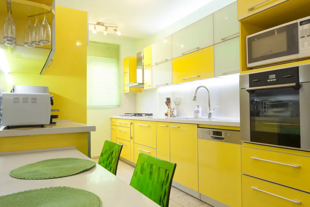 12014 yellow western kitchen image4