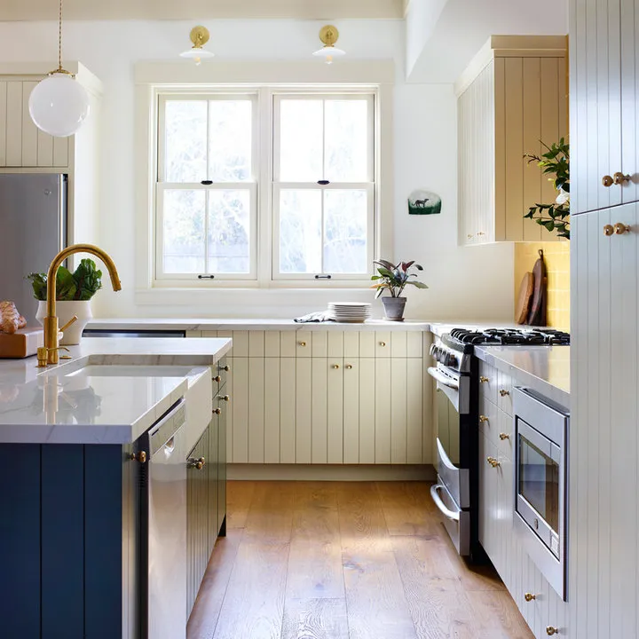 12038 1920s kitchen appliances
