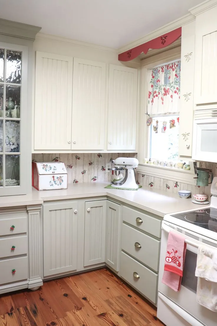 /img/12038-1920s-kitchen-authentic-vibe.webp