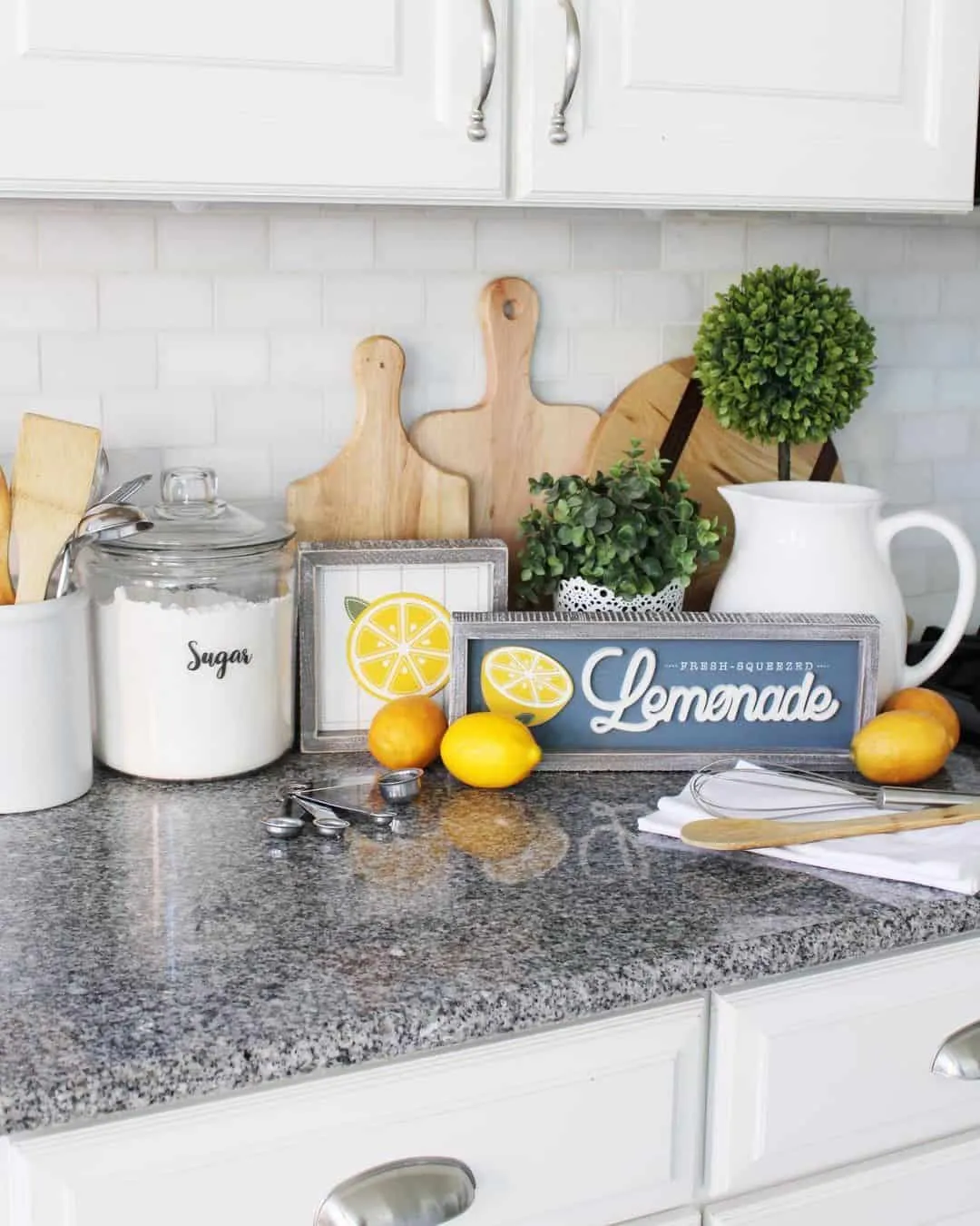 12043 farmhouse lemon kitchen idea1