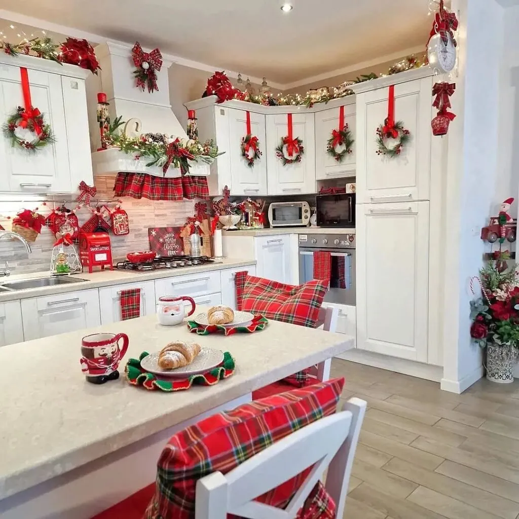 /img/12074-diy-christmas-kitchen.webp
