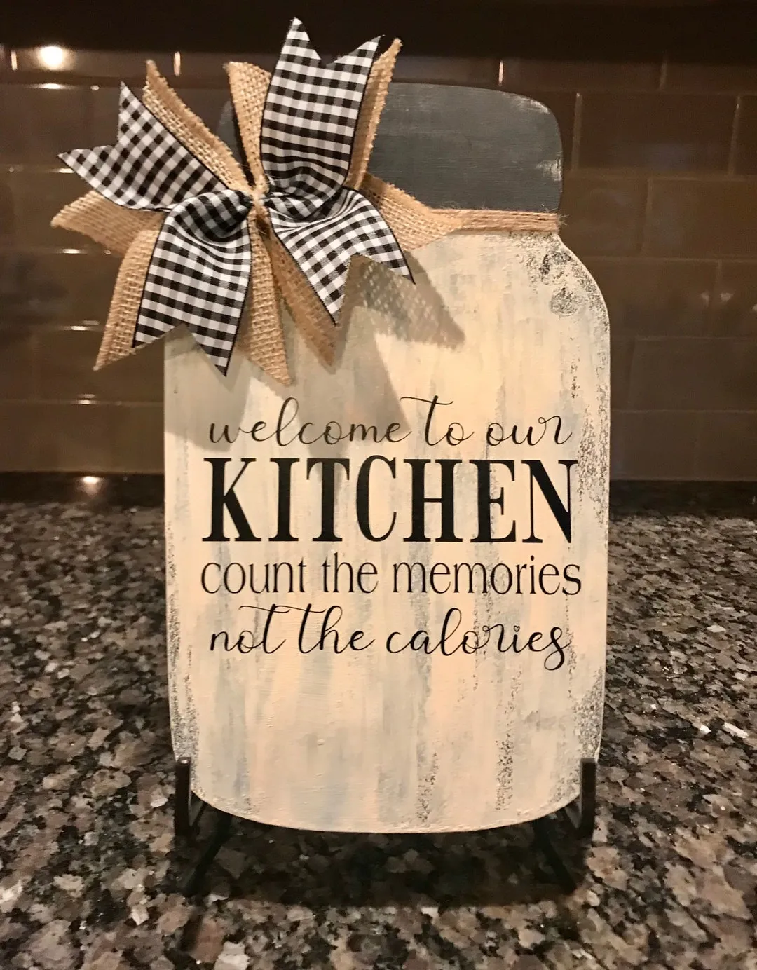 /img/12086-farmhouse-kitchen-maintenance.webp