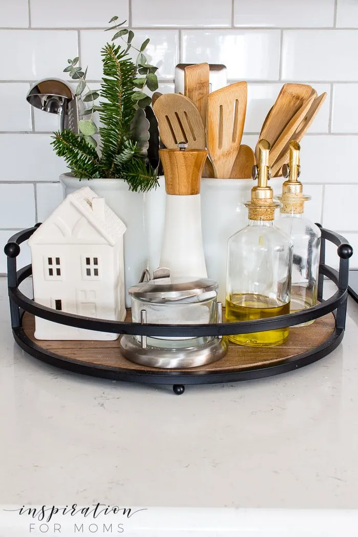 /img/12095-christmas-kitchen-decor-idea-7.webp