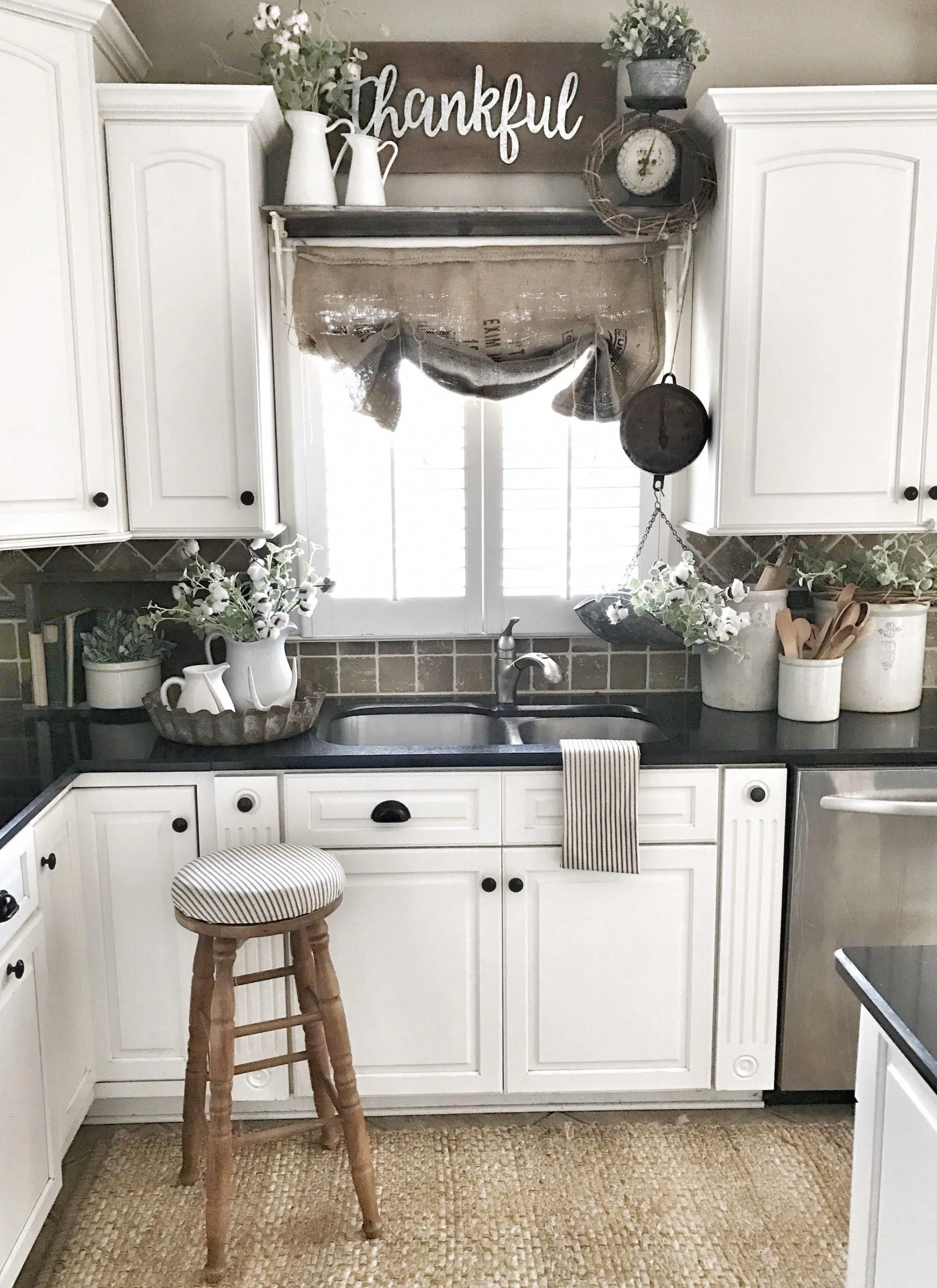 12098 farmhouse kitchen open shelving