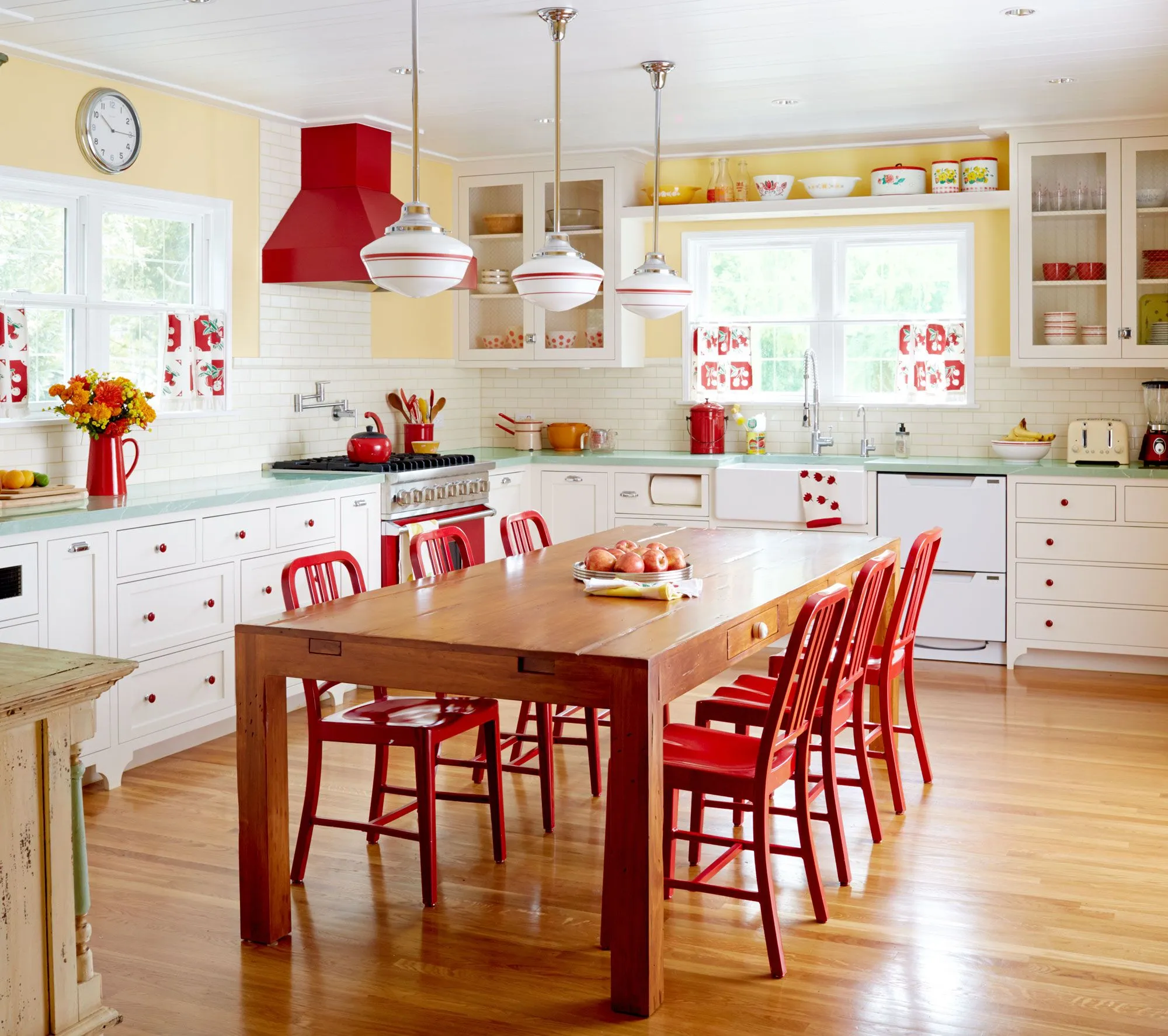 /img/12099-1950s-kitchen-table-chairs.webp
