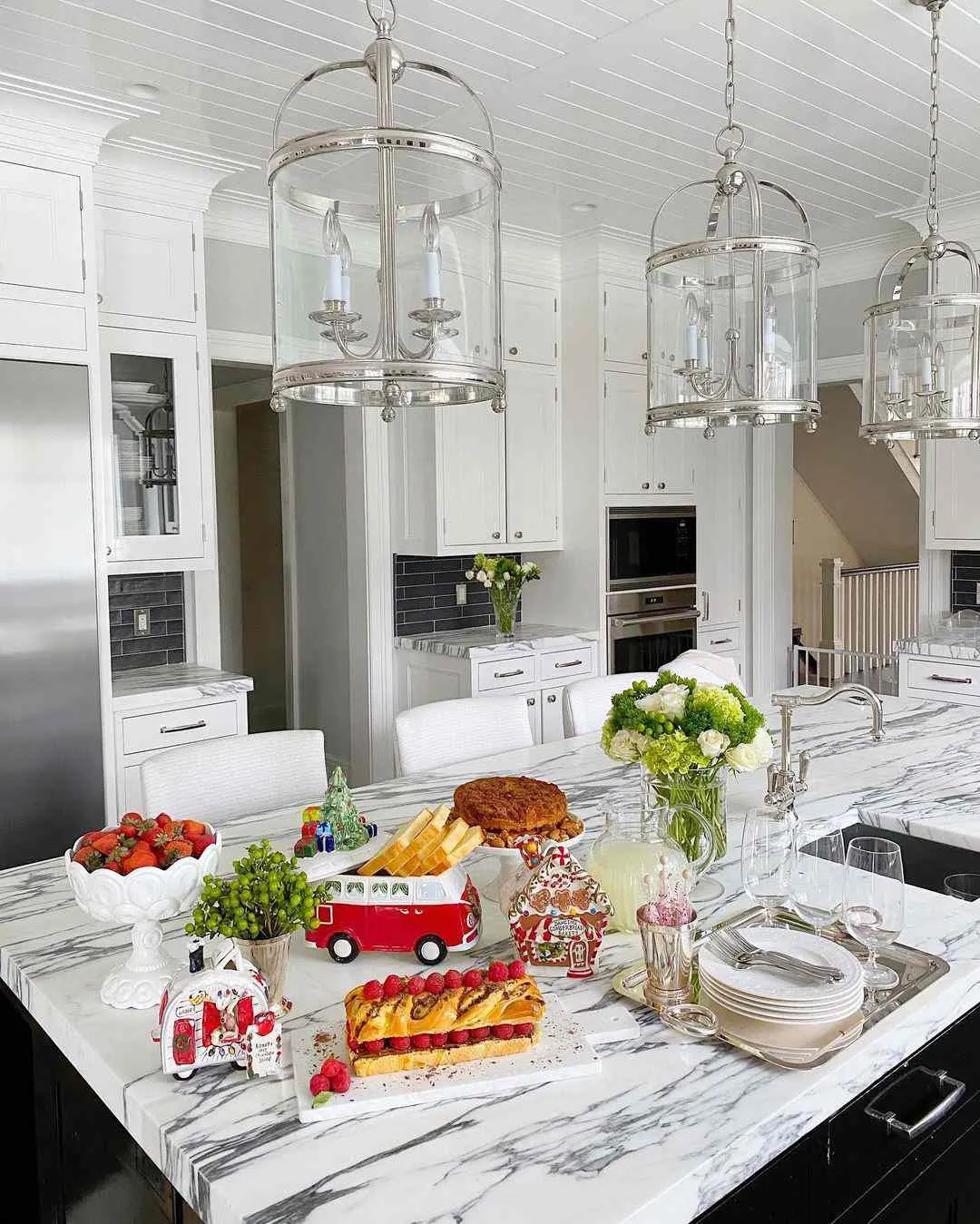 /img/12100-christmas-table-setting.webp