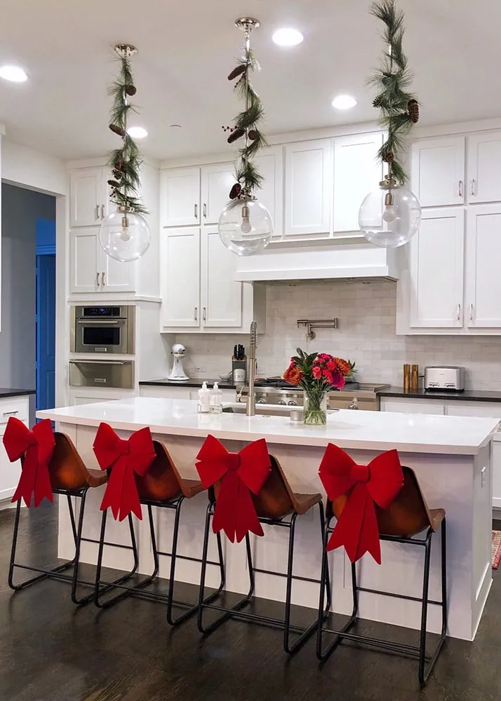 12106 modern christmas kitchen