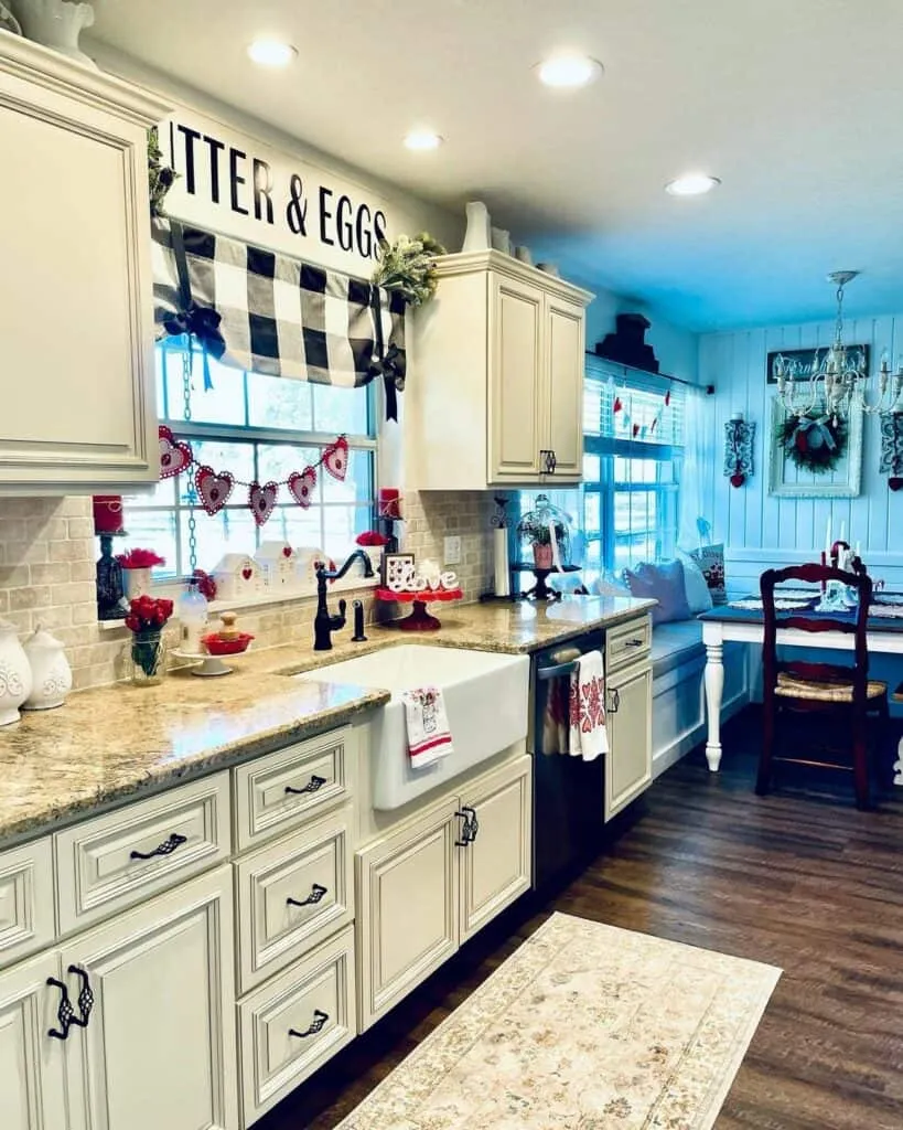 /img/12132-farmhouse-kitchen-plants.webp