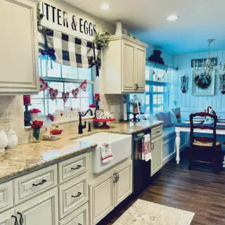 /img/12132-farmhouse-kitchen-plants.webp