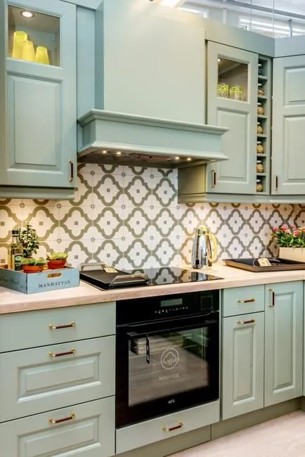 12135 light green kitchen ambiance