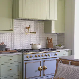 /img/12135-light-green-kitchen-coastal.webp