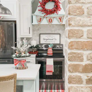 /img/12152-christmas-lights-kitchen.webp