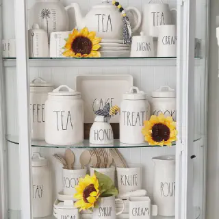 /img/12156-sunflower-kitchen-decor-tips.webp