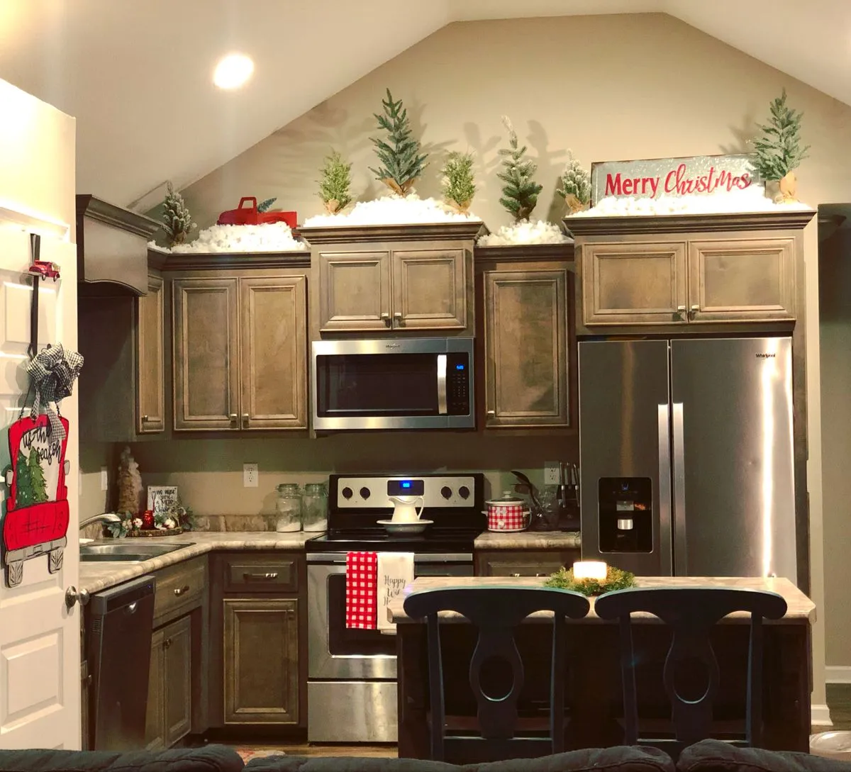12165 farmhouse kitchen xmas decor5