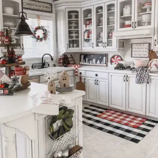 /img/12165-farmhouse-kitchen-xmas-decor8.webp