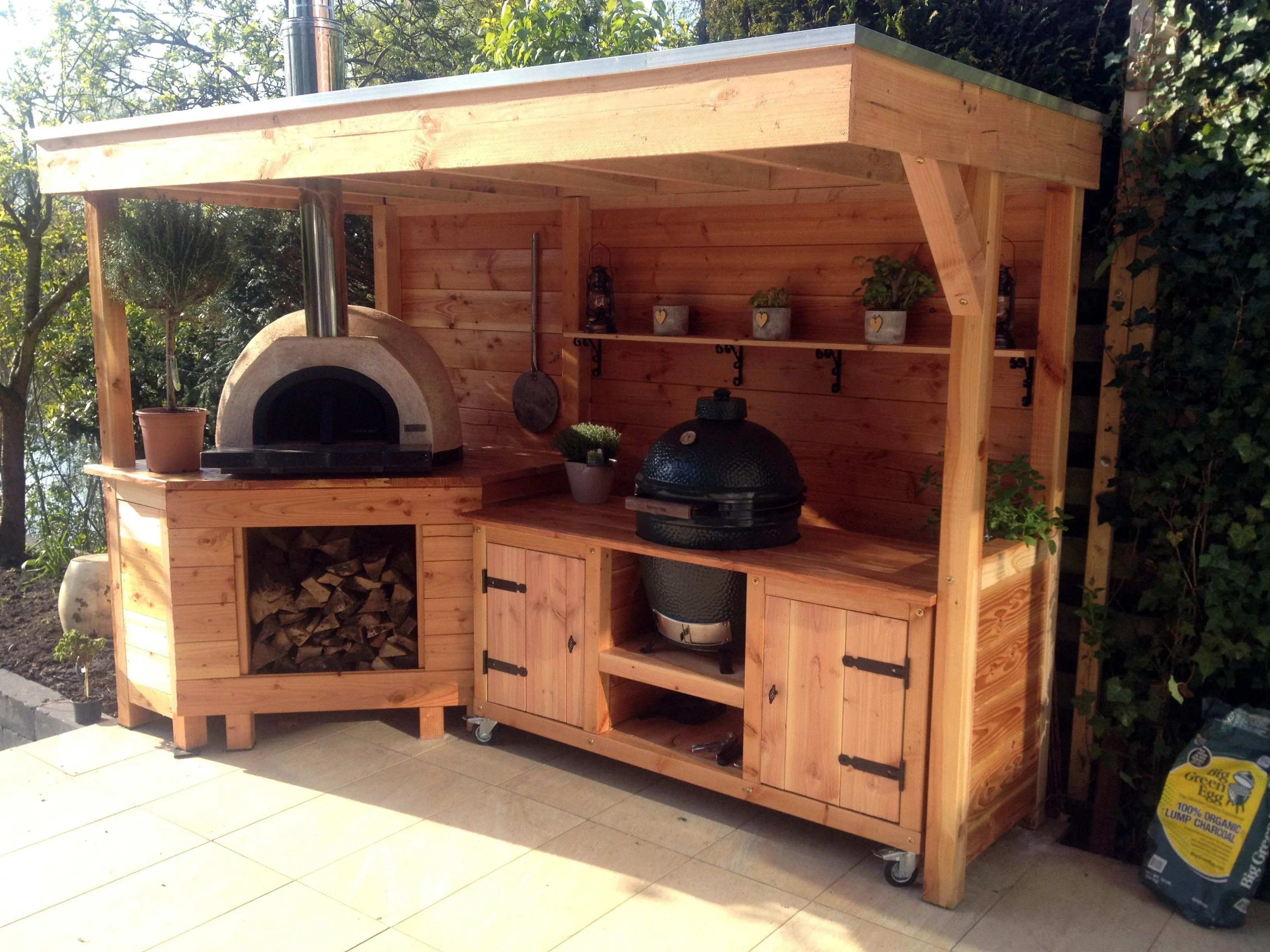 /img/12173-outdoor-rustic-touches.webp