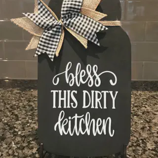 /img/12177-farmhouse-kitchen-decor-unique-pieces.webp