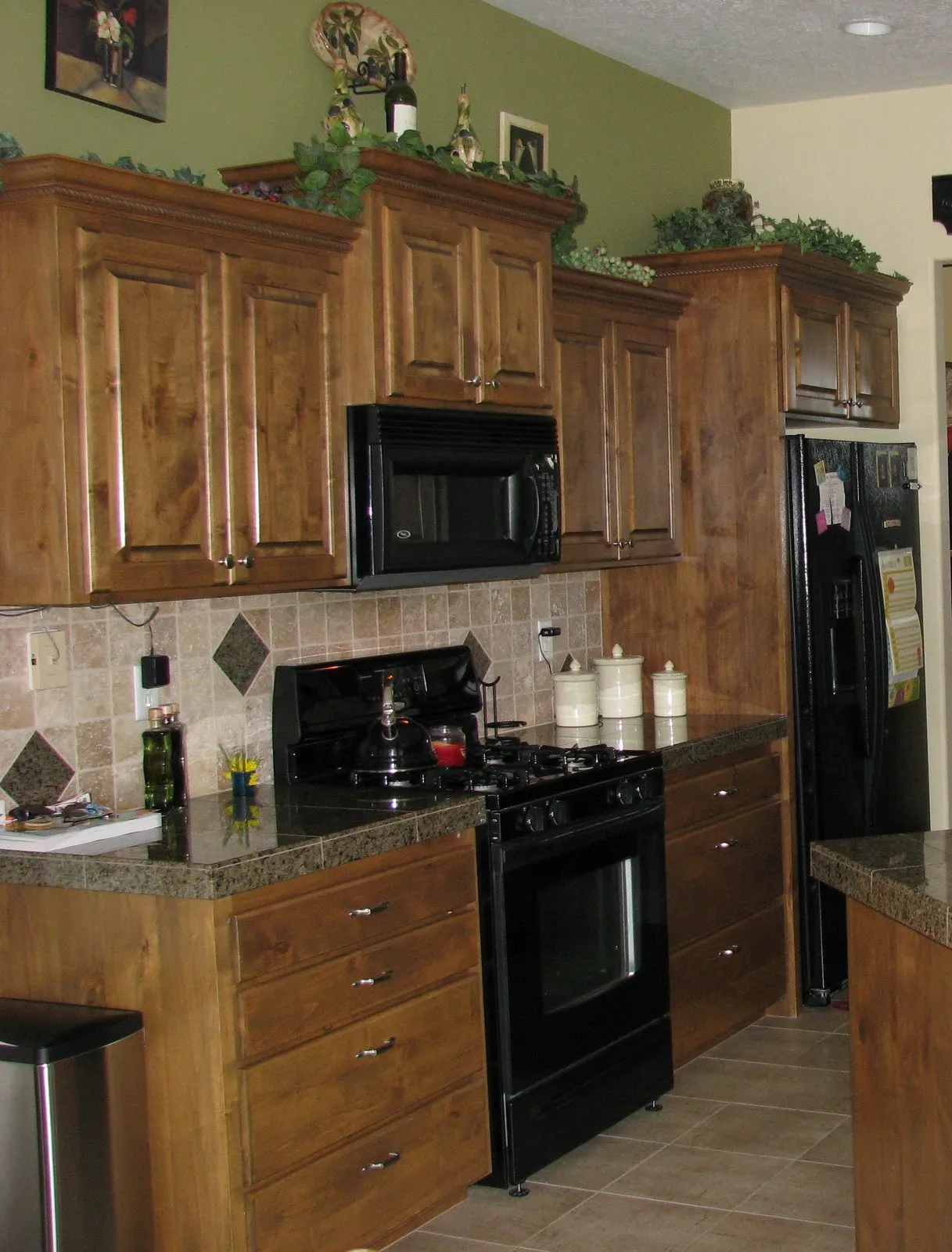 12182 green walls kitchen inspiration