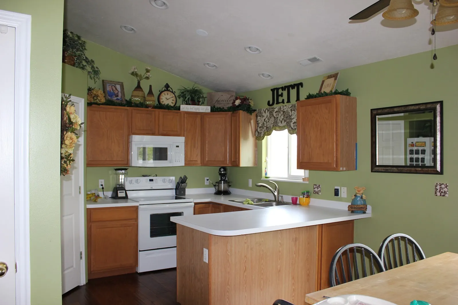 12182 kitchen green wall decor