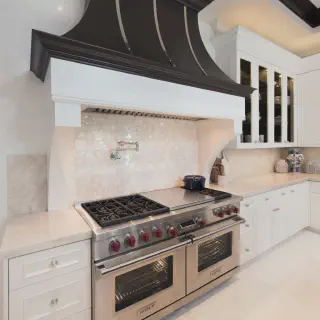 /img/12190-gothic-kitchen-modern-elements.webp