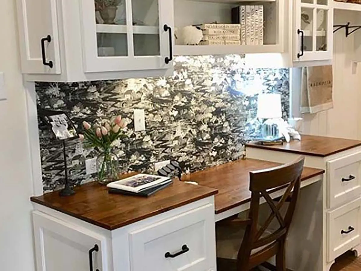 /img/12196-tacky-kitchen-decor-mistake-7.webp
