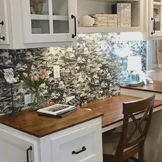 /img/12196-tacky-kitchen-decor-mistake-7.webp