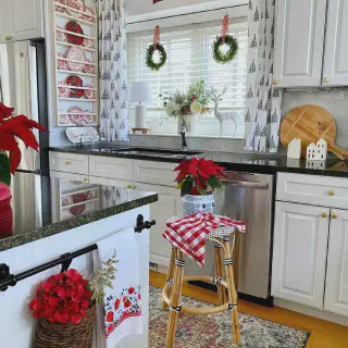 /img/12211-rustic-red-kitchen-storage.webp
