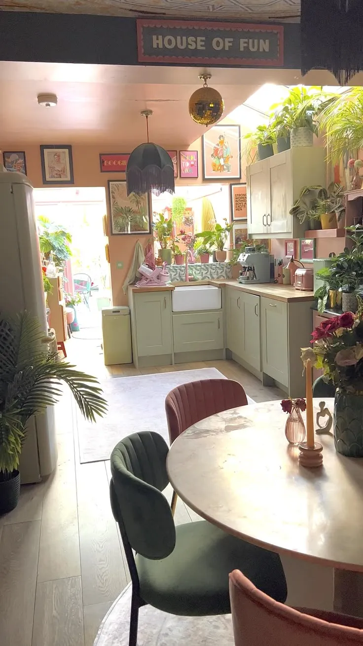 /img/12223-green-and-pink-lighting.webp