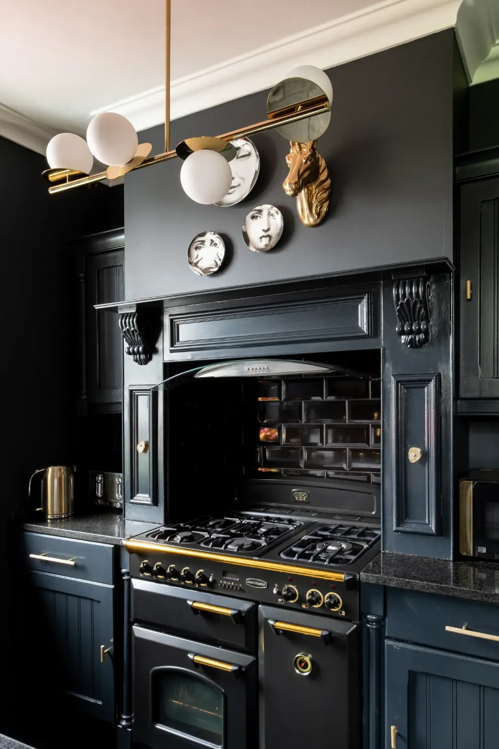 /img/12240-gothic-kitchen-image7.webp