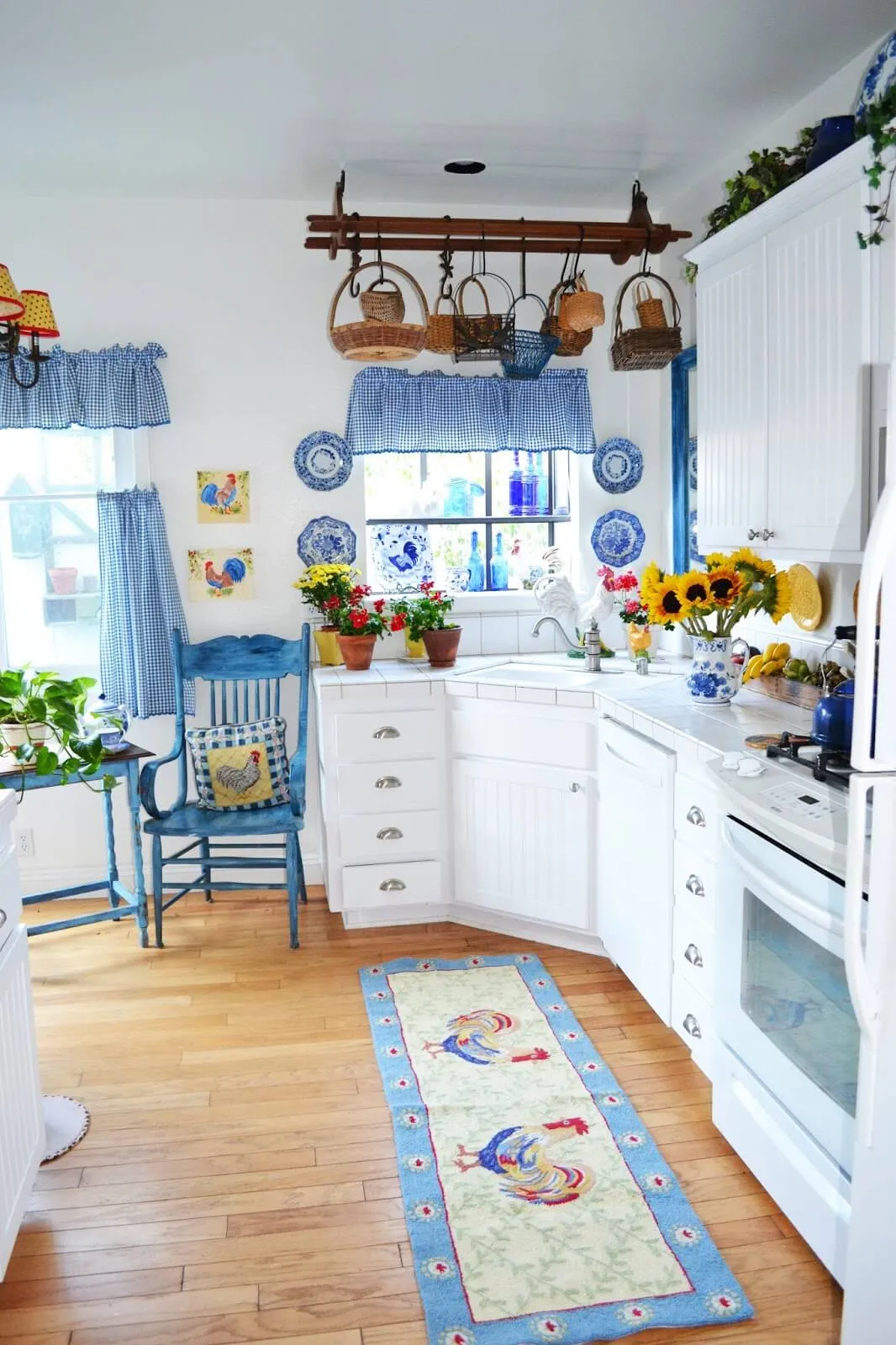12242 coastal blue white kitchen