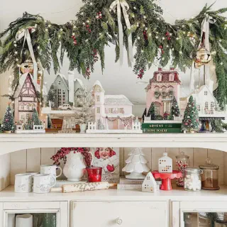 /img/12244-christmas-kitchen-lights.webp