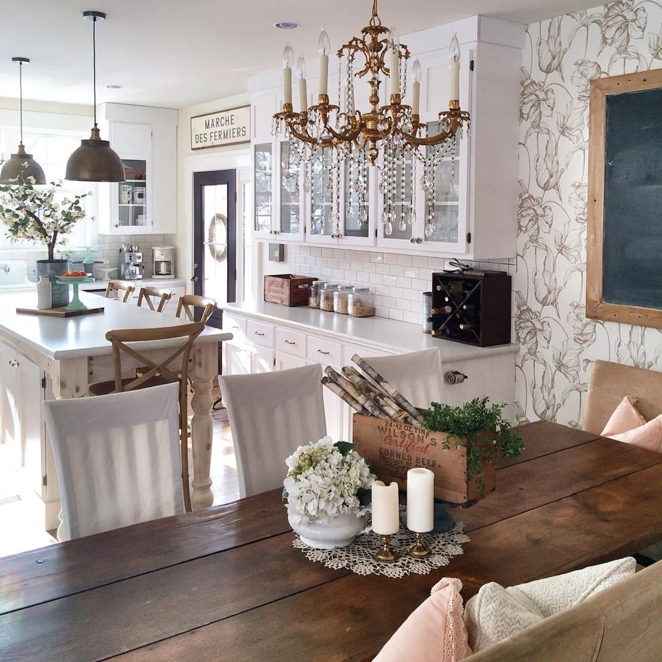 /img/12263-kitchen-with-greenery.webp