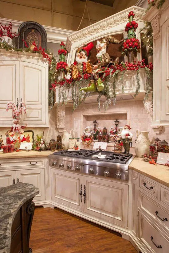 /img/12268-christmas-kitchen-decor-mistakes-7.webp
