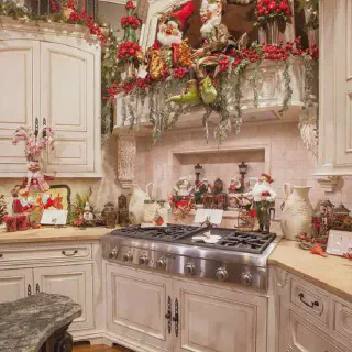/img/12268-christmas-kitchen-decor-mistakes-7.webp